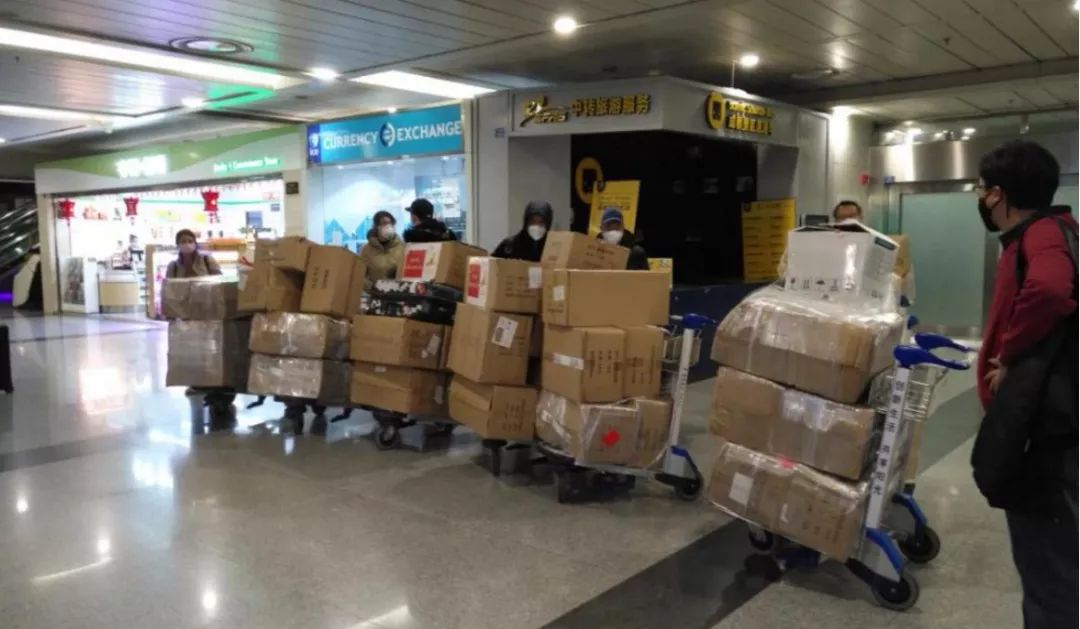 8102de5d-76af-4e13-9223-8f36e241e5db 特别报道|J9集团集团捐赠首批紧缺防疫物资运抵华西医院