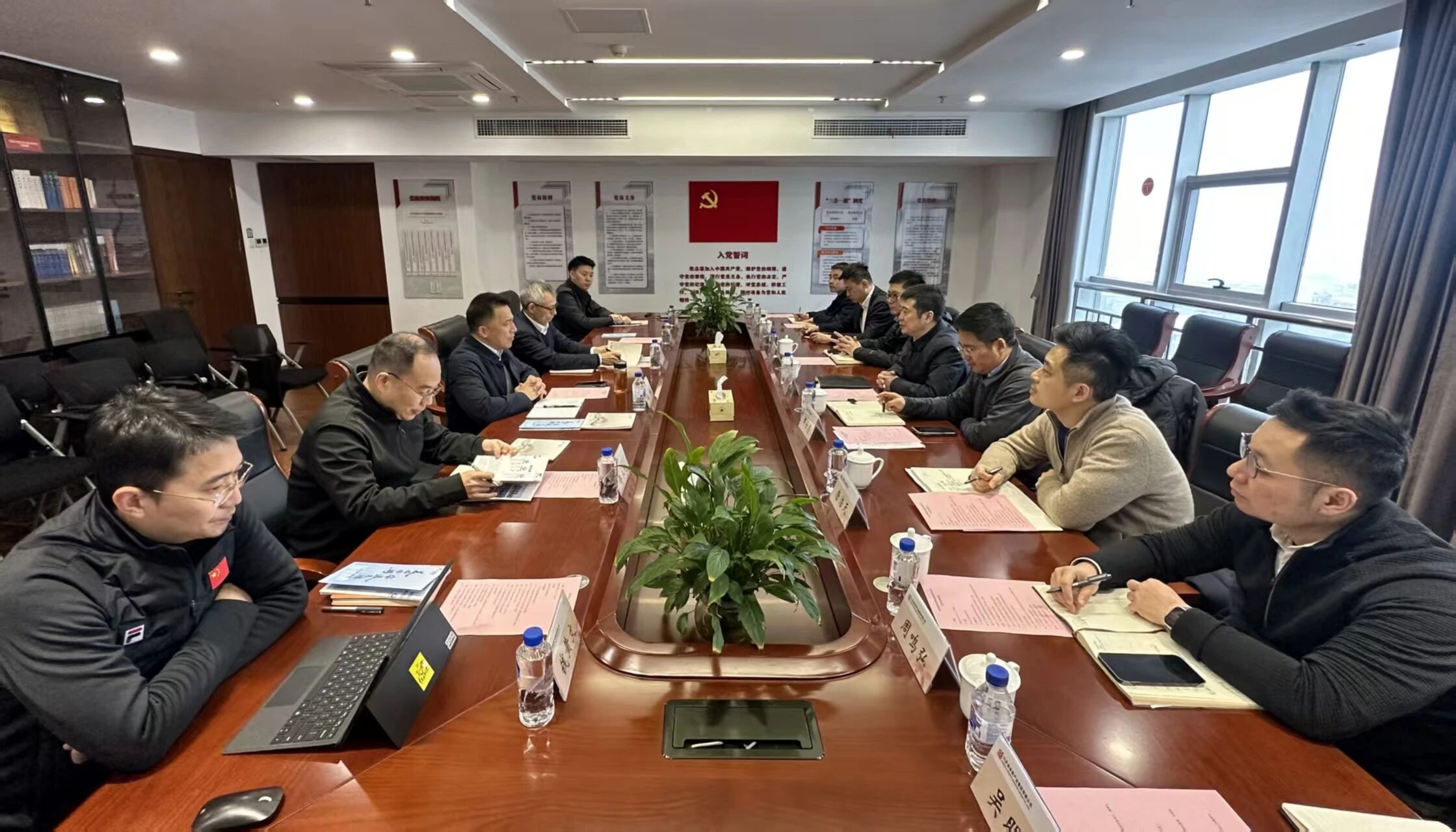 271c37fe-f6c7-494c-a9bf-f85e74b2fce0 省J9集团集团赴江苏考察学习足球赛事与文旅产业融合发展模式