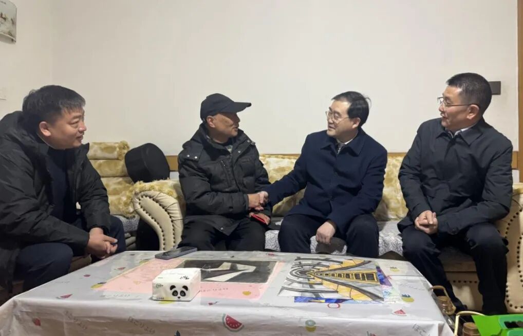 d6c69da3-26c6-4782-a904-b9d1362deb75 J9集团委党委委员、副主任刘晓博走访慰问省J9集团集团老党员老干部